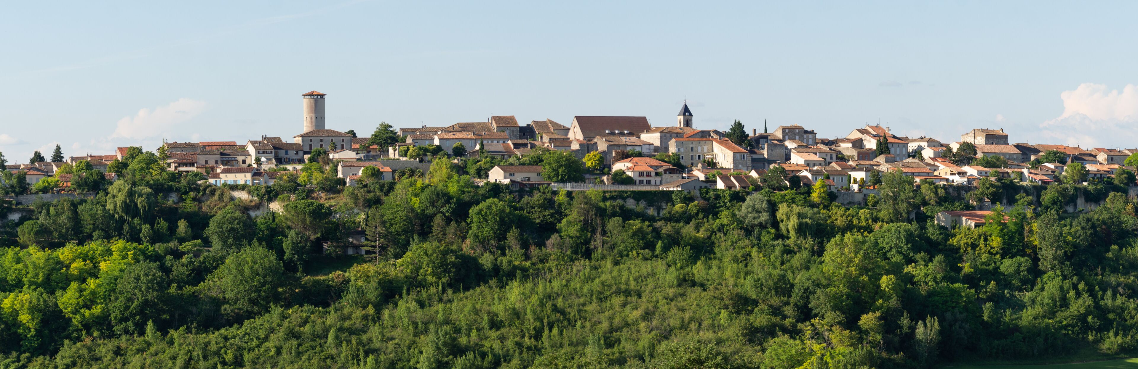 Panorama du village de Puymirol, Lot-et-Garonne, France