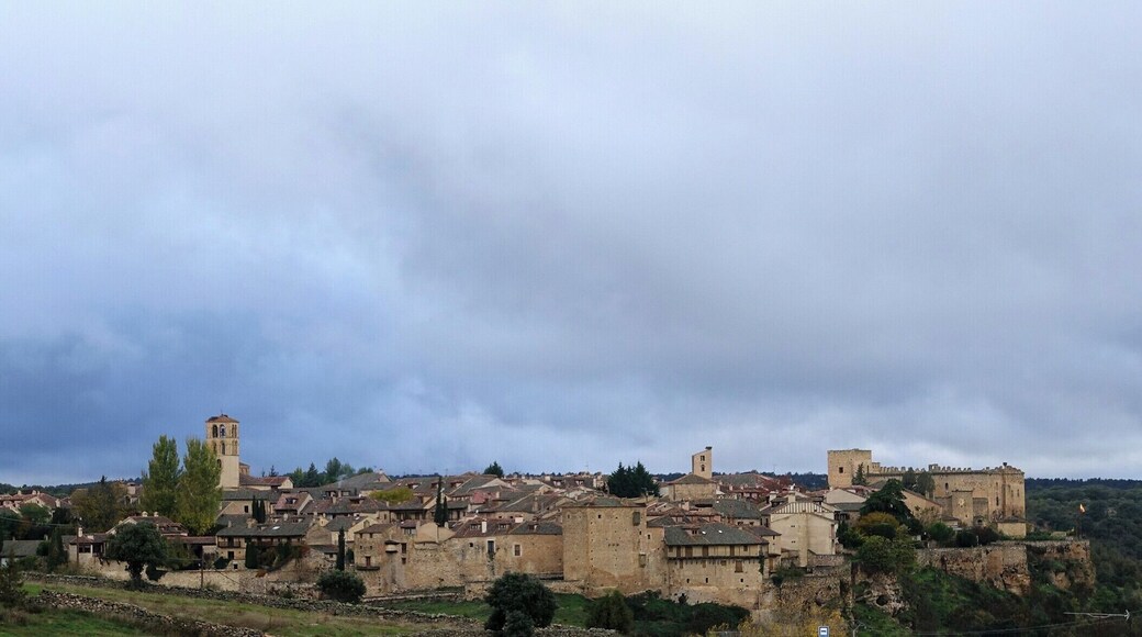 It is a Middle Ages small and pretty town, with a porticoed square, a romanesque church and a 13th century castle, rebuilt in XV.