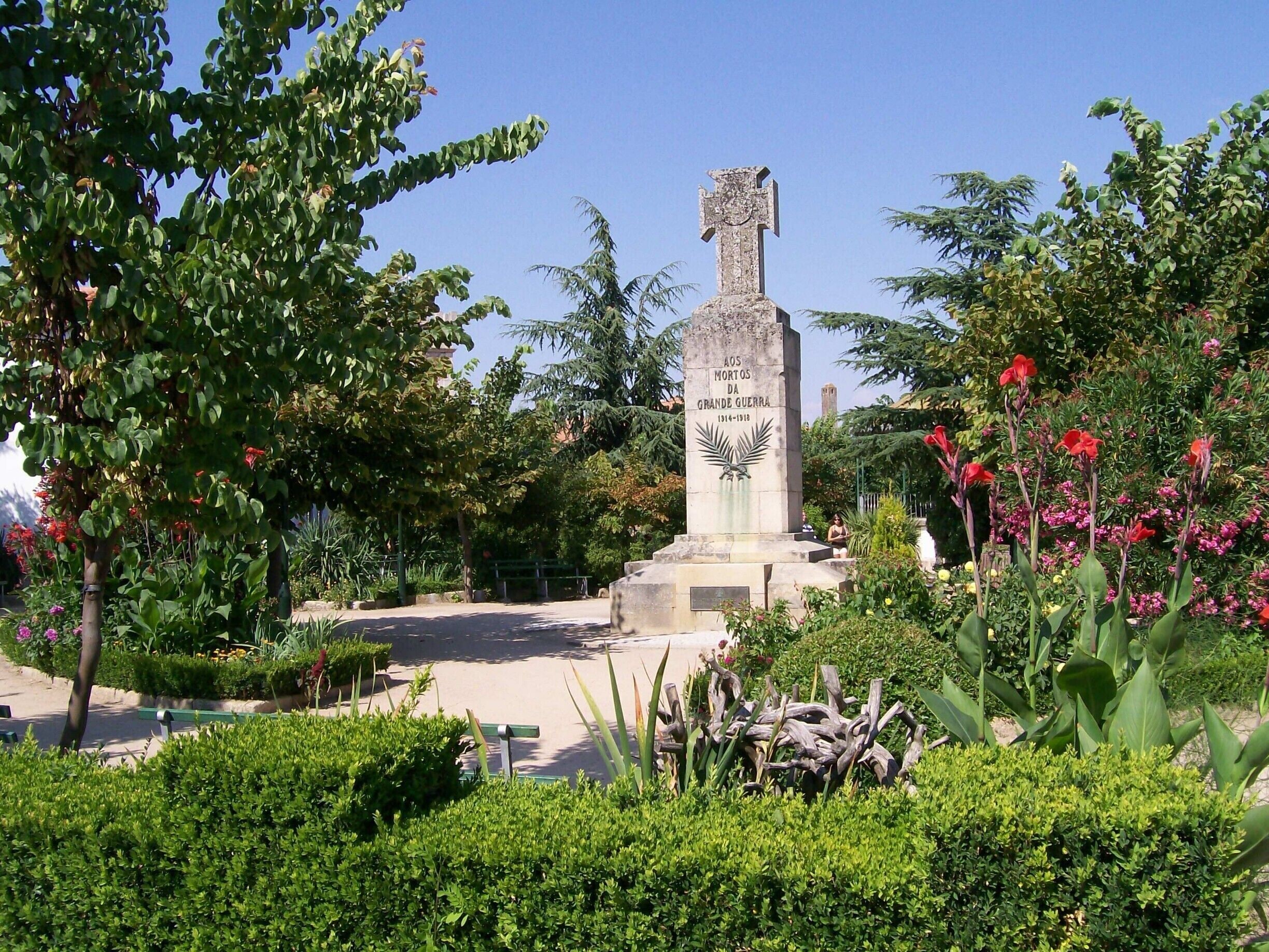 Monumento aos mortos da Grande Guerra (I Guerra Mundial), em Almeida, Portugal