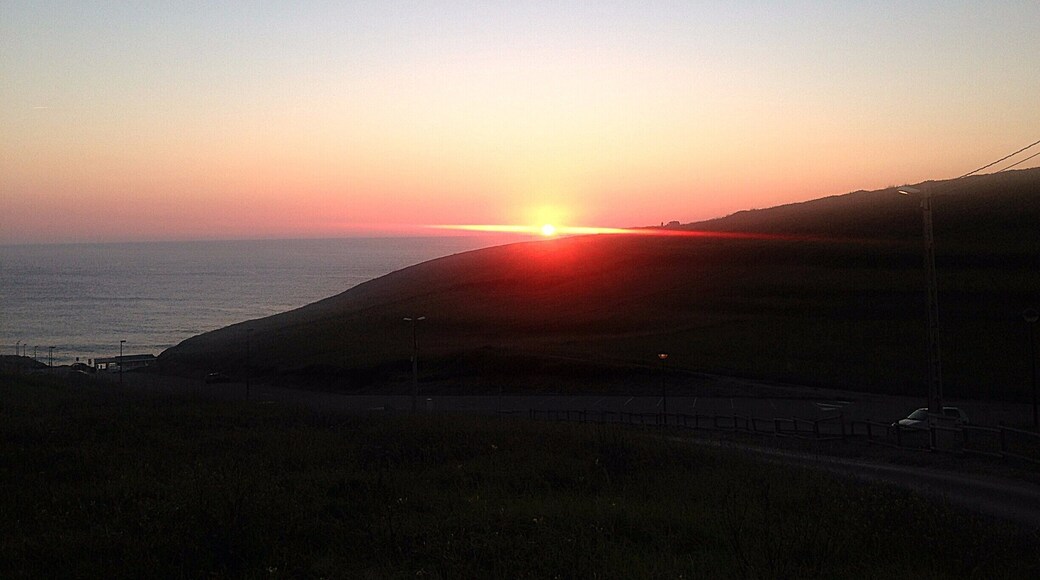 Yesterday, I enjoyed this beautiful sunset with my friends.
#sunset #goldenhour #sun #friends #beach #spain