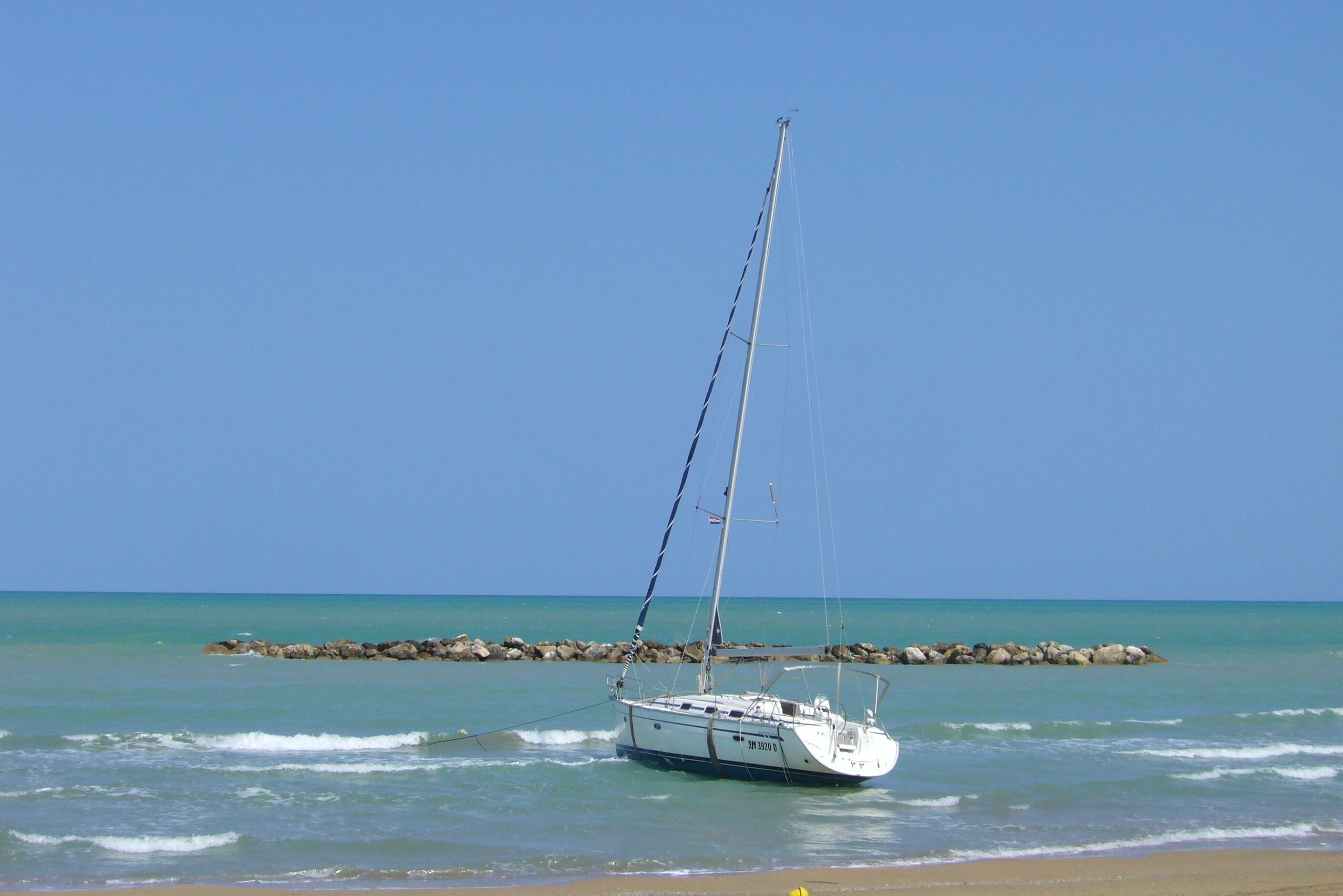 Barca a vela arenatasi
