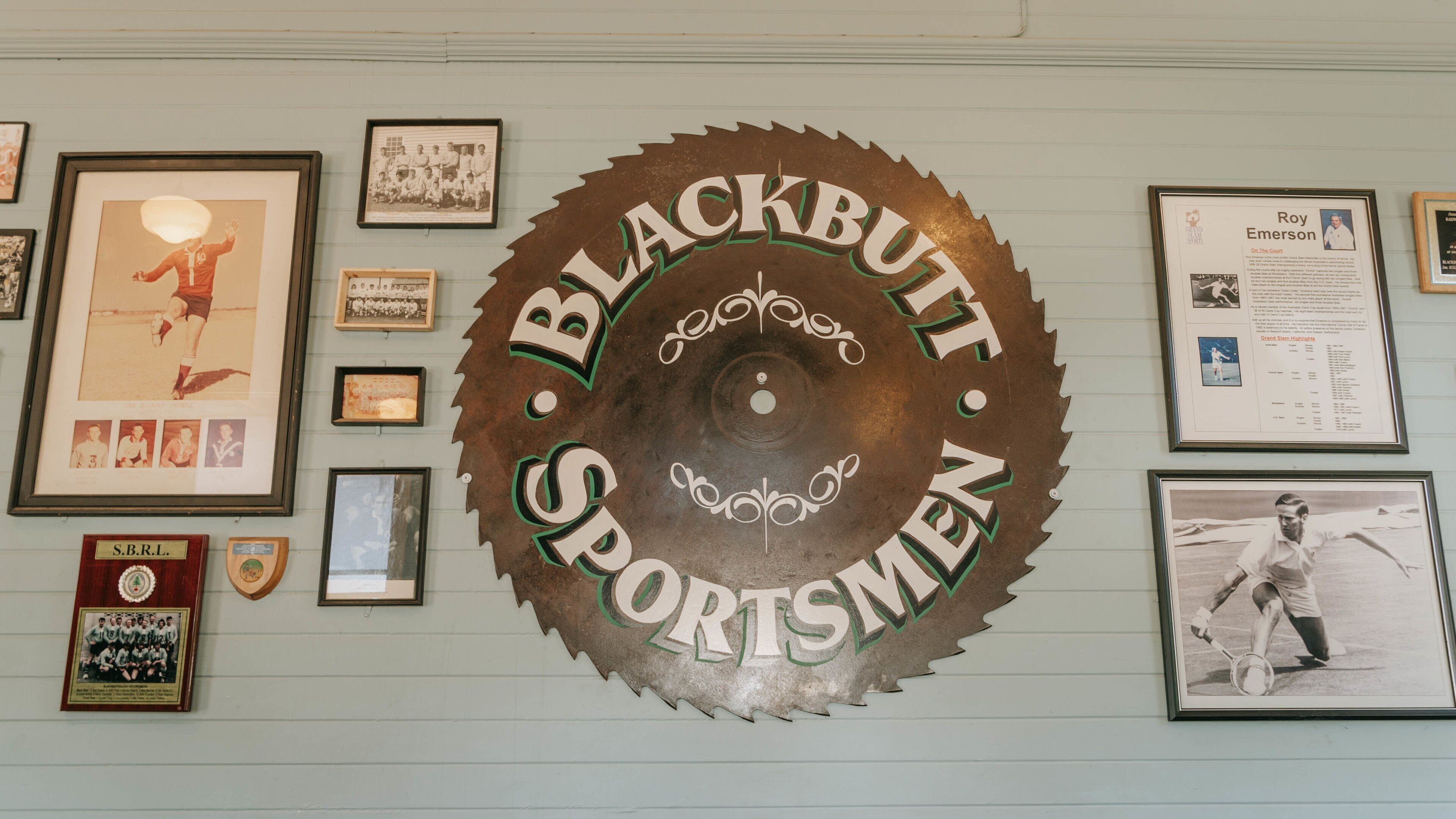 Blackbutt which includes signage