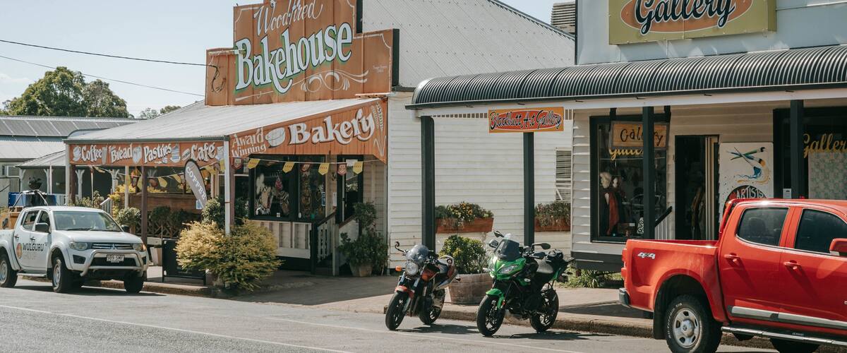 A street with a bakery, gallery, and a coffee shop.