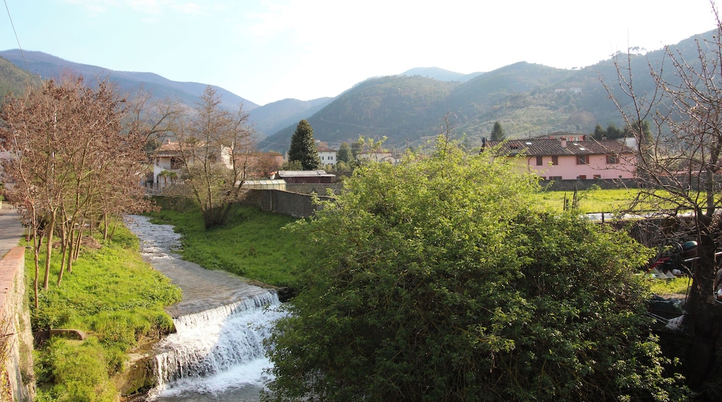 River Rio di Vorno, Vorno, hamlet of Capannori, Province of Lucca, Tuscany, Italy