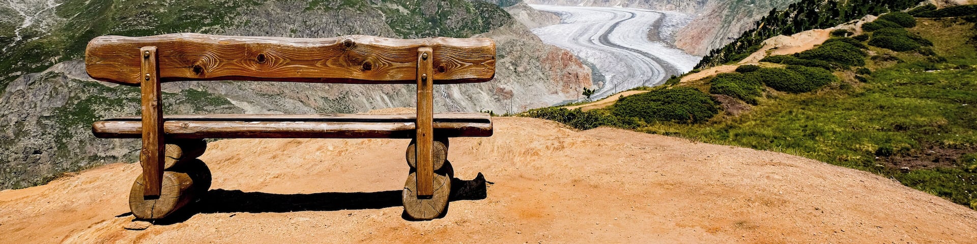 A fabulous - and easy - hike from Moosfluh to Riederalp grants us amazing views on the Aletsch Glacier... what more can we ask for? #MyBackyard