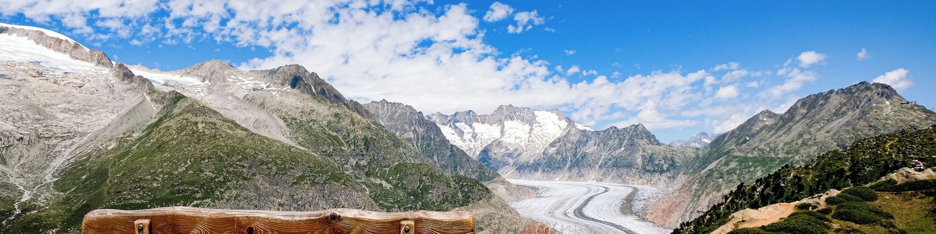 A fabulous - and easy -  hike from Moosfluh to Riederalp grants us amazing views on the Aletsch Glacier... what more can we ask for? #MyBackyard