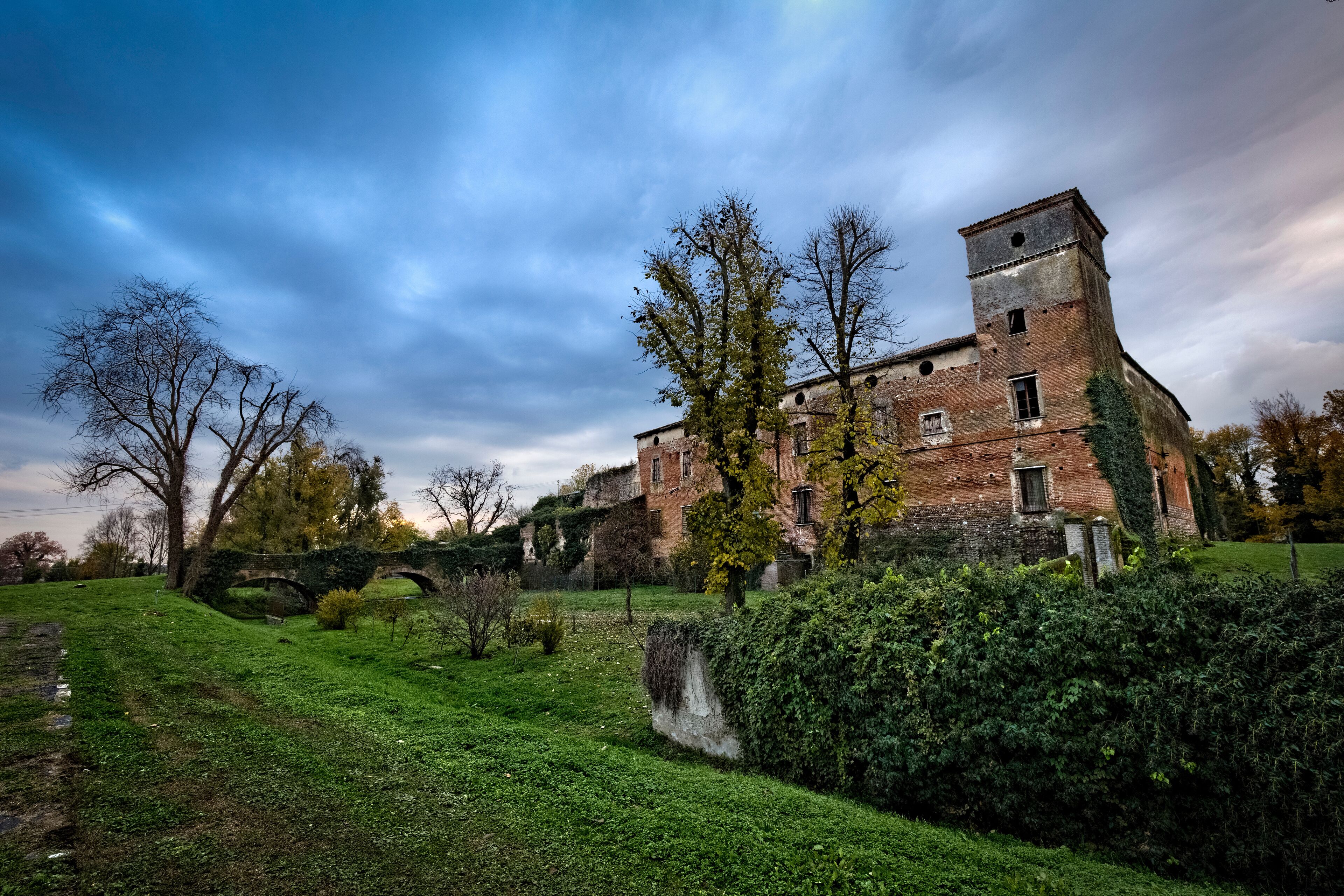 The fortress of Nogarole Rocca is a historic building that dates back to the 14th century. Verona province, Veneto, Italy.