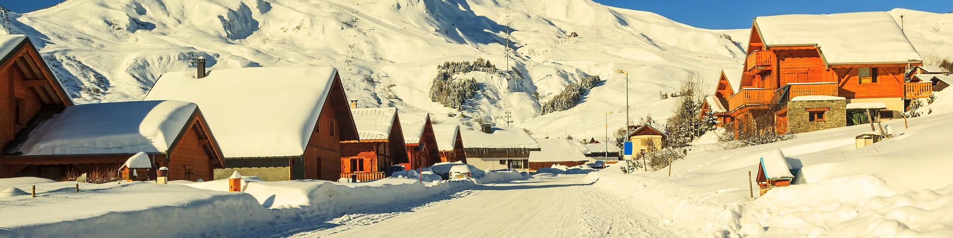 Snowy road and village,La Toussuire,France,Europe; Shutterstock ID 175937930; Purchase Order: SP-1394 HA Batch 3 Part 1; Order Number: ; Client/Licensee: HomeAway; Other: To be paid with HA budget