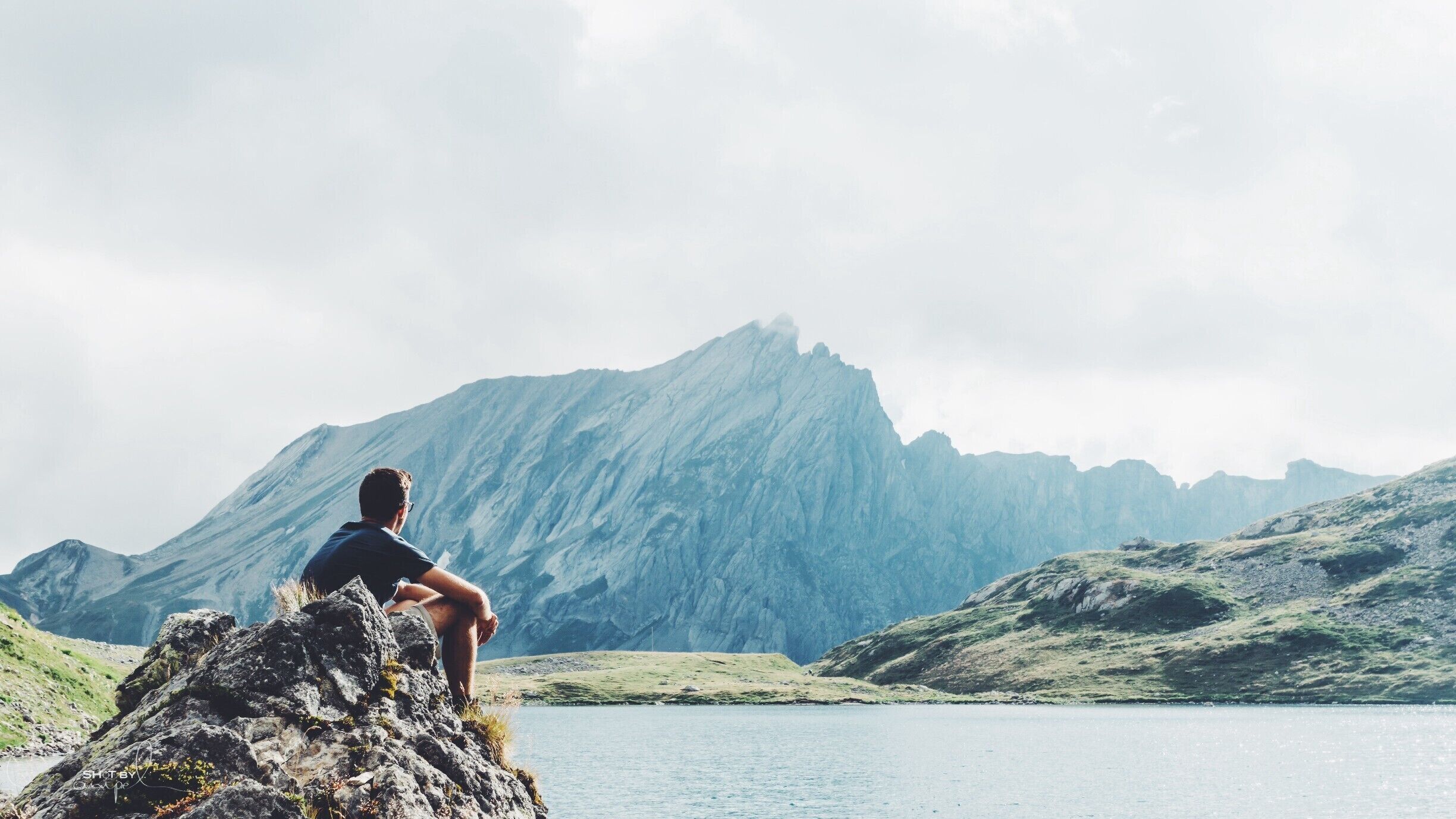 A good day in the Alps. Perfect resting point at Lac Jovet. Lakes and mountains, what a combination. #troveon #hiking #landscapes #places #france #tmb