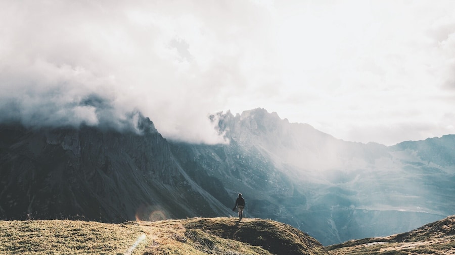 Day07 of our 10day trek on the tour du mont-blanc. We had set up our tents and walked for a little 30minutes to a higher mountain lake called Lac Jovet. When we returned and i saw my companion walking dawn the mountain-scenery, i felt great enjoyment that i was doing this at that right moment!
#hiking #landscape #troveon #moments #wideopen #alps #mountains