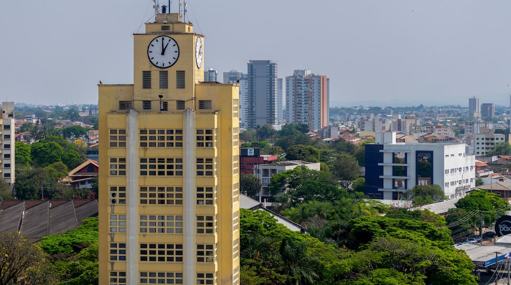 view of the city of taubaté with emphasis on a building with clock