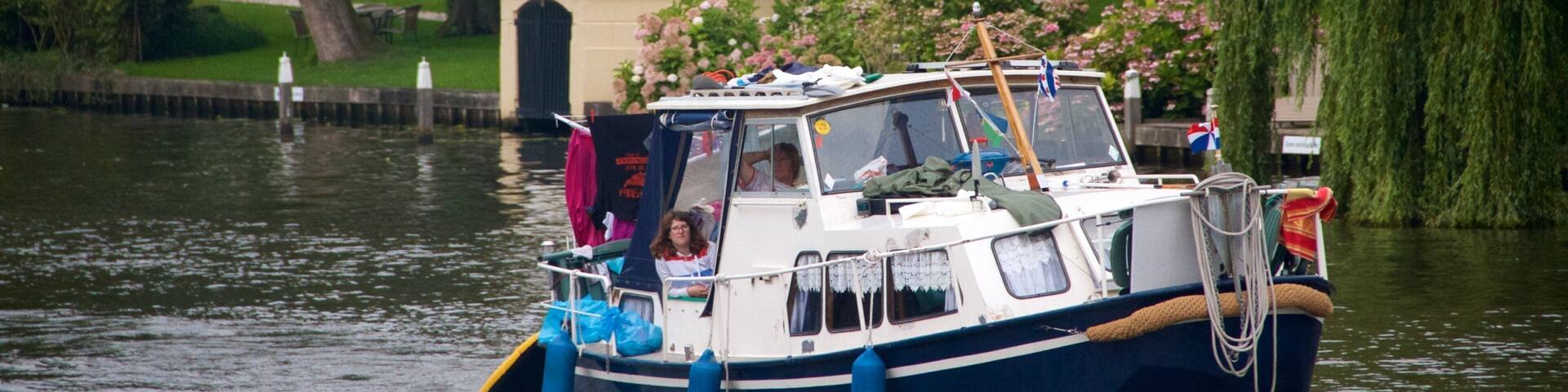 Breukelen showing boating and a lake or waterhole