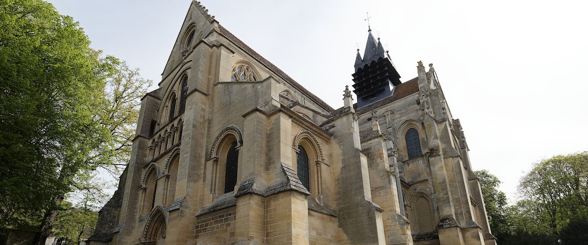 Notre Dame Church is a Catholic church located in Taverny, France. It was uilt between 1200 and 1240 .