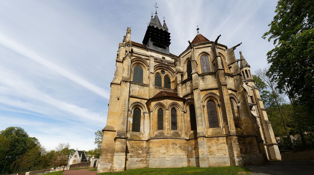 Notre Dame Church is a Catholic church located in Taverny, France. It was uilt between 1200 and 1240 .