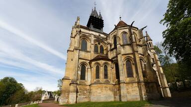 Notre Dame Church is a Catholic church located in Taverny, France. It was uilt between 1200 and 1240 .