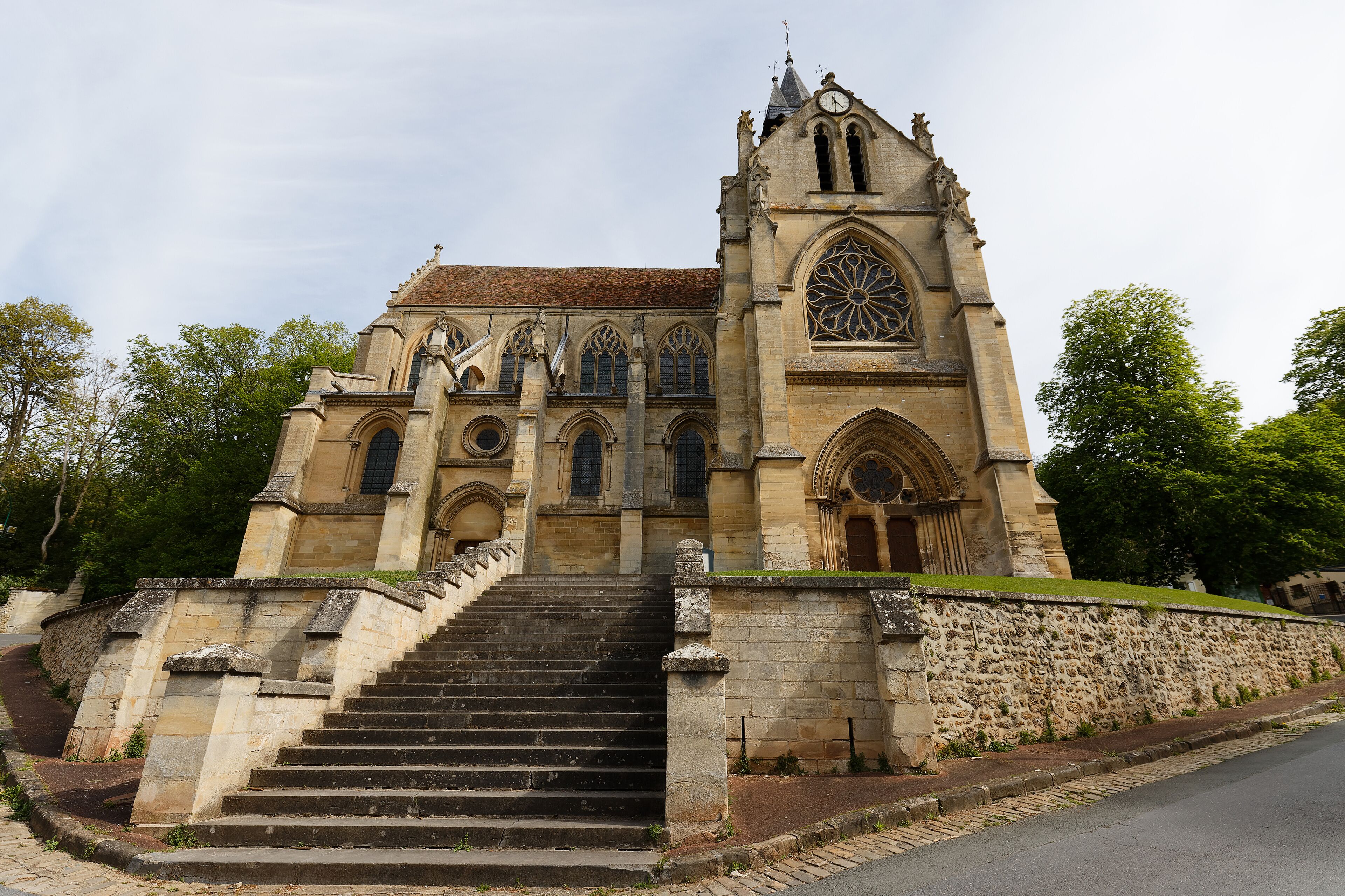 Notre Dame Church is a Catholic church located in Taverny, France. It was uilt between 1200 and 1240 .