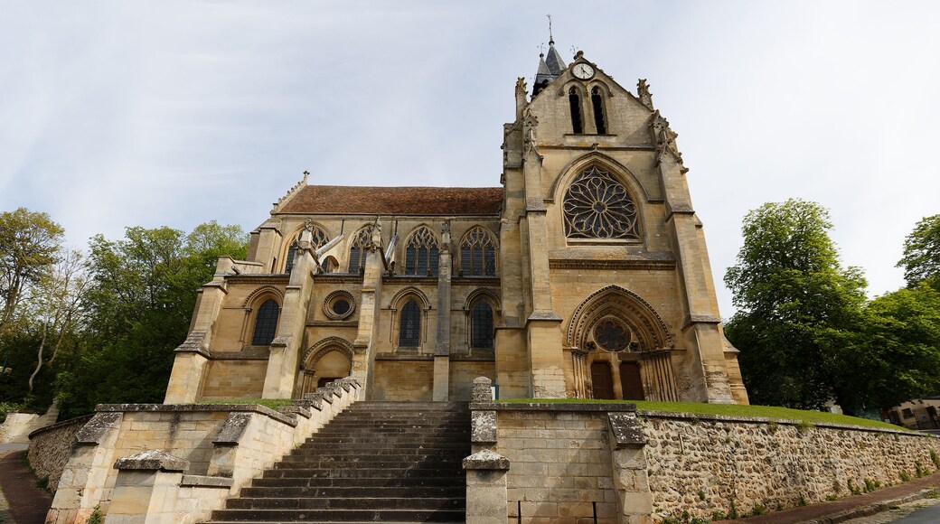 Notre Dame Church is a Catholic church located in Taverny, France. It was uilt between 1200 and 1240 .