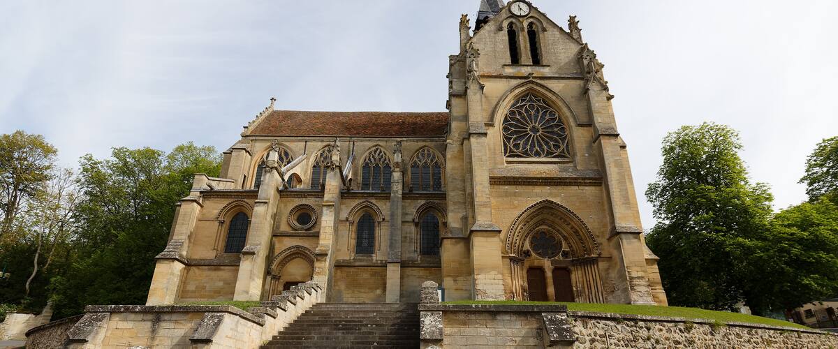 Notre Dame Church is a Catholic church located in Taverny, France. It was uilt between 1200 and 1240 .