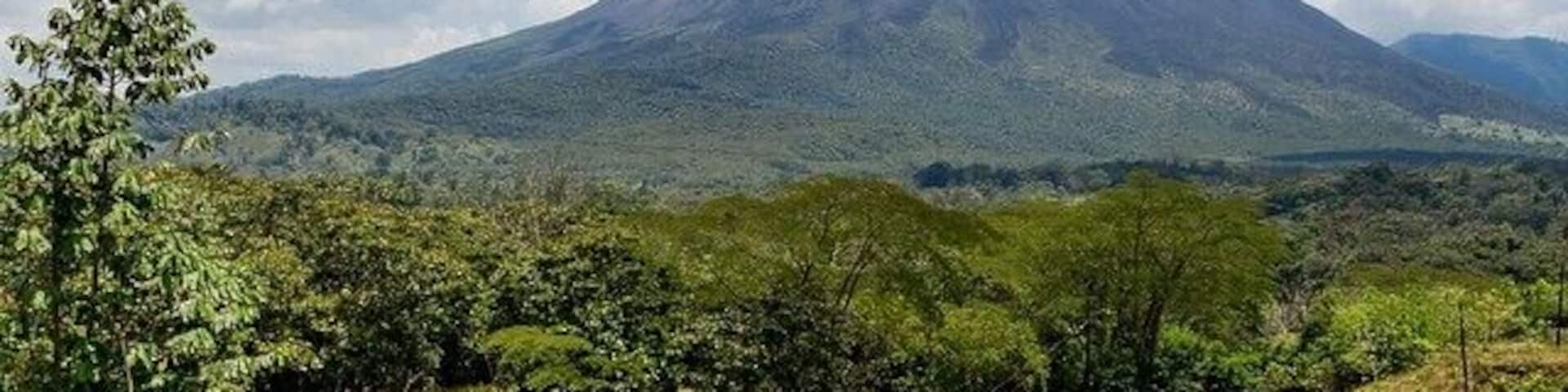 Is this the most perfect shaped volcano in the world? 😎 #costaricaphoto #Arenalvolcano #naturelovers #thetwohobos #travel #ig_costarica #wonderful_places #nature #travelingtheworld #adventure #explore #ig_nature #travelphotography