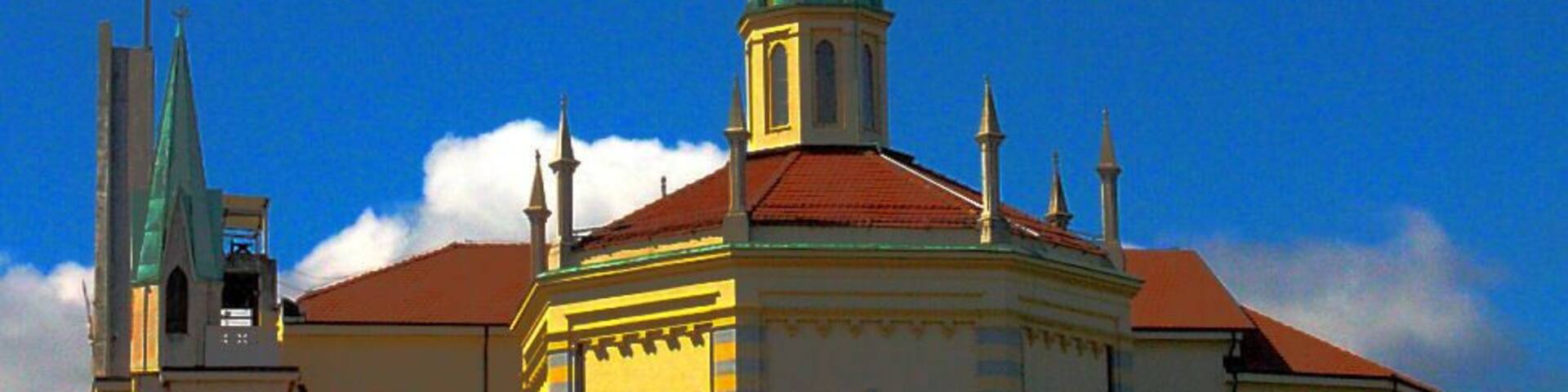 Santuario di San Pancrazio, a Pianezza (TO). Il 12 maggio 1450 a Pianezza al contadino Antonio Casella mentre falciava il prato tagliò inavvertitamente un piede alla moglie, venuta a portargli qualcosa da mangiare. I coniugi, angosciati, pregarono il Signore e furono confortati dall’apparizione di San Pancrazio che promise la pronta guarigione in cambio dell’erezione di un luogo di culto. (se gli promettessero di ivi, ad onor suo," fabbricare un Pilone".) Secondo il martiriologio cristiano Pancrazio fu condannato per la fede cristiana sotto Diocleziano, all'età di 14 anni: per decapitazione, nel 289.