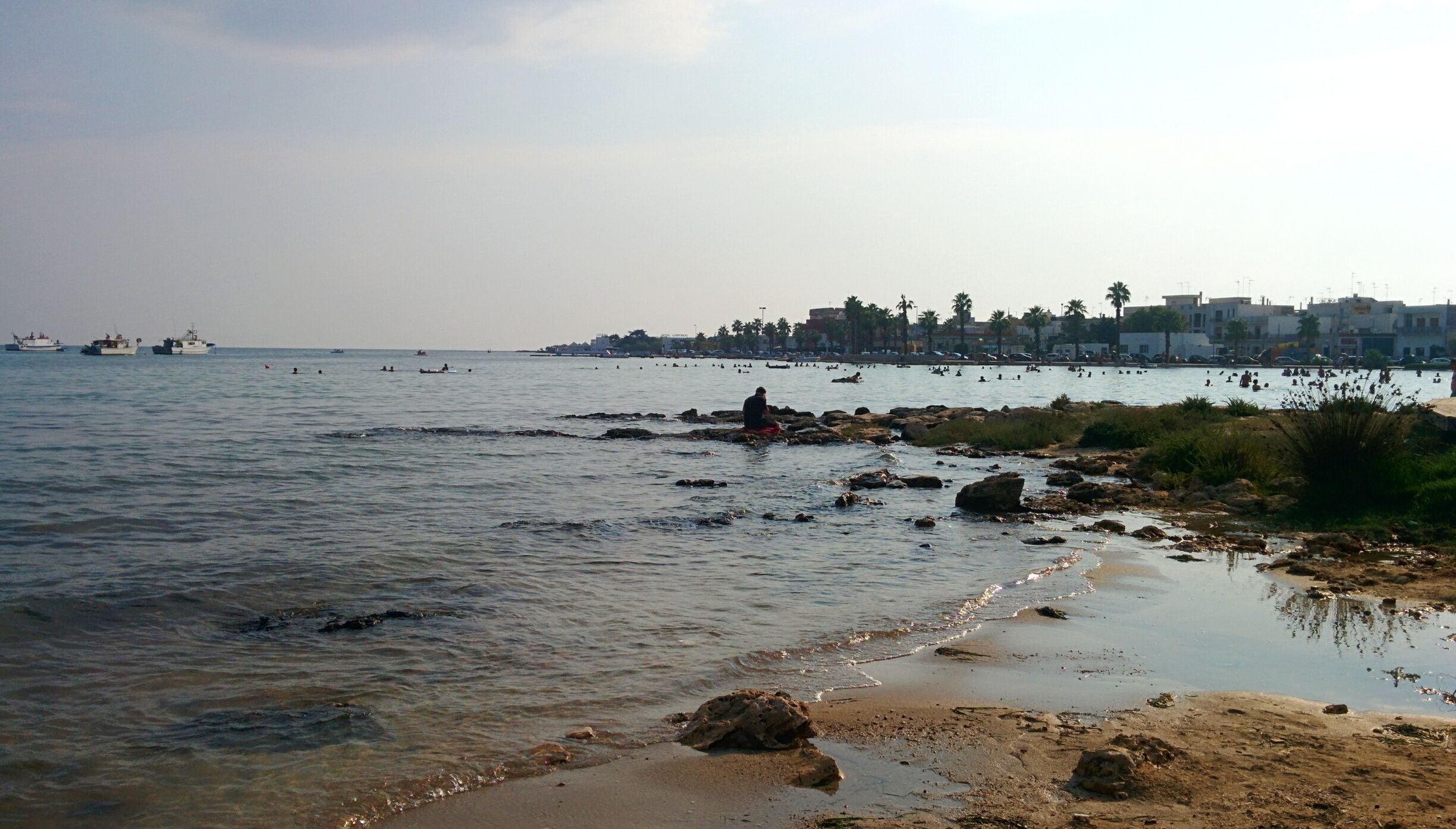 Ionio sea: peace and quiet. Last 15th August, Porto Cesareo was the only place of Puglia where it didn't rain. Not a drop, just some cloud but we got tanned anyway💪