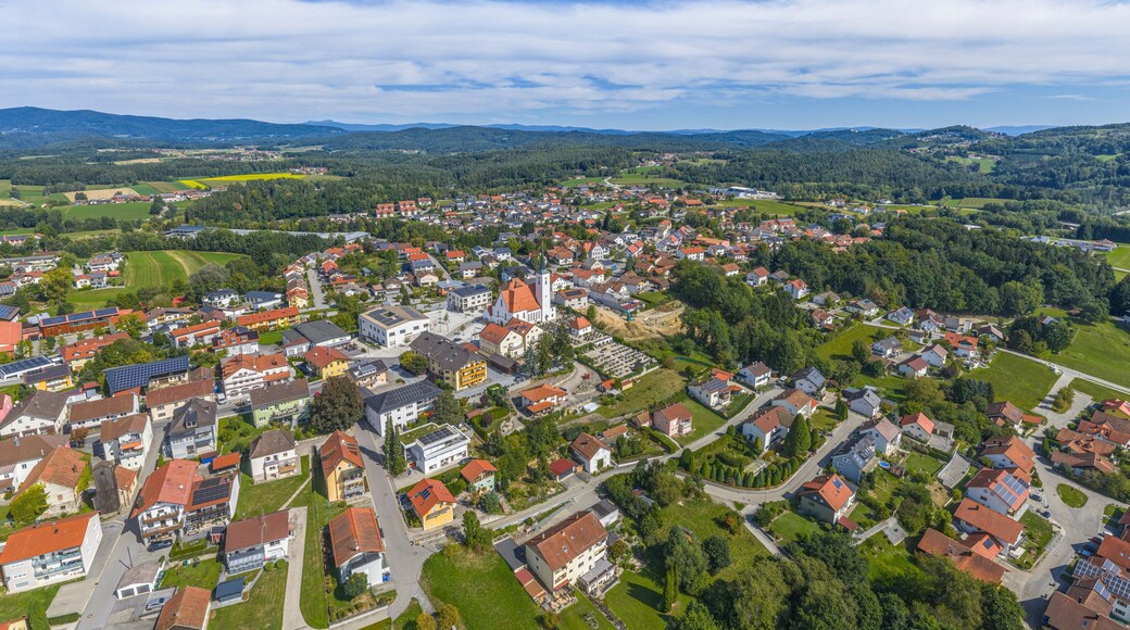 Ausblick auf den Luftkurort Eging am See im südlichen Bayerischen Wald im Kreis Passau