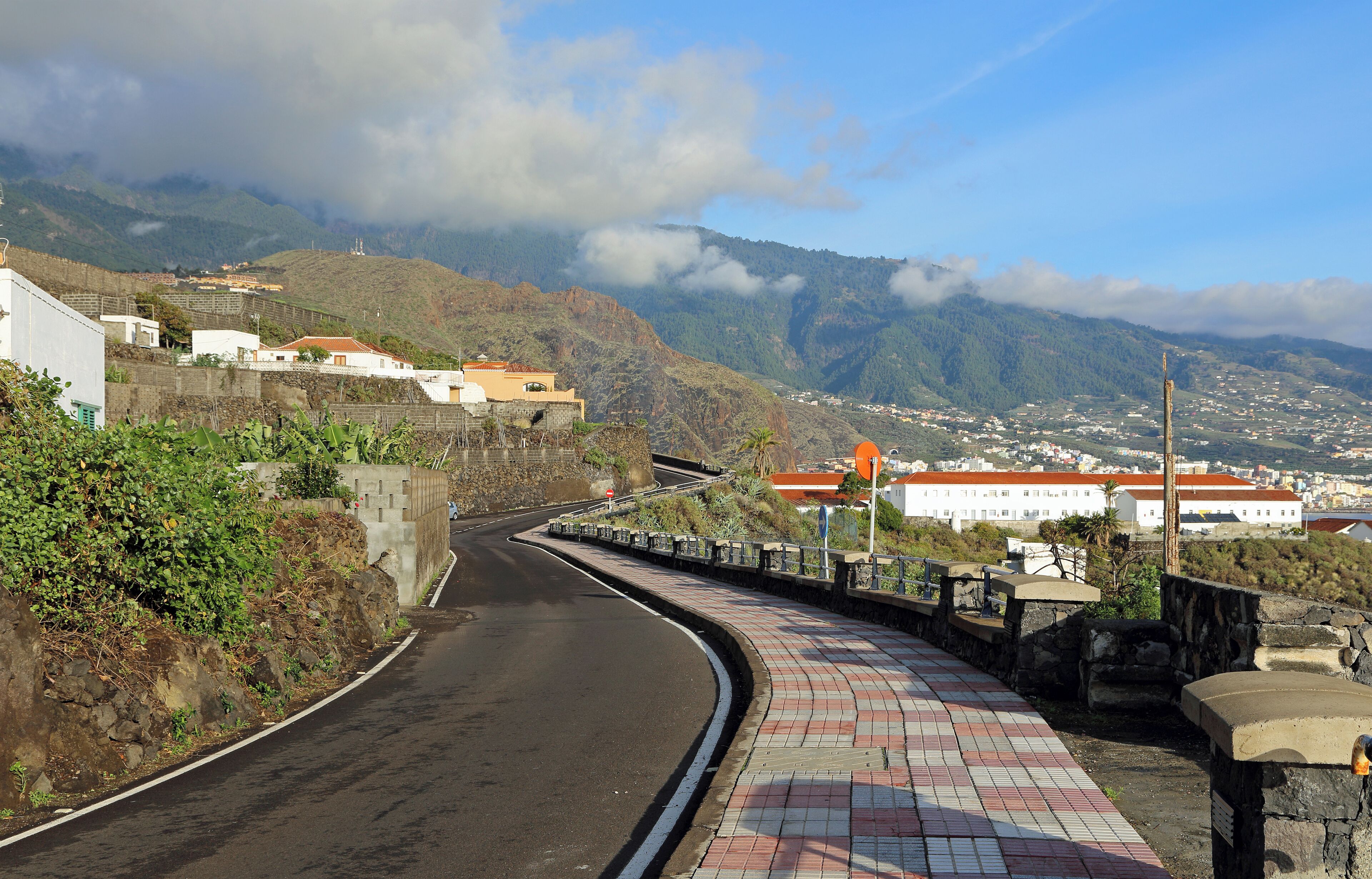 La Palma (Canary Islands): the coastal road from Santa Cruz de La Palma to Los Cancajos