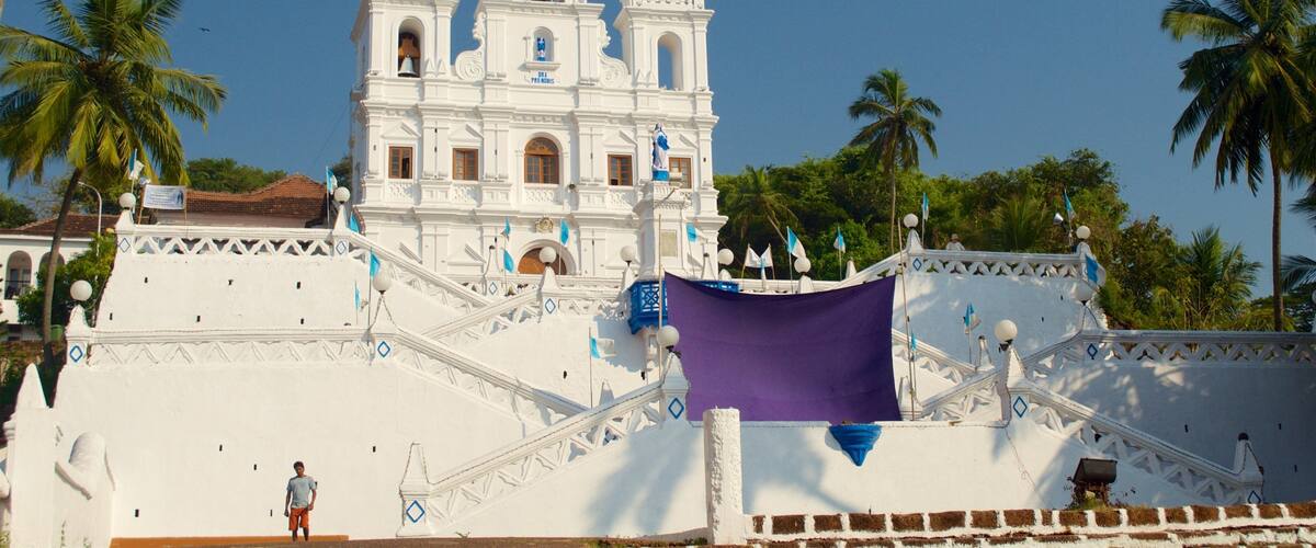 Panaji showing street scenes