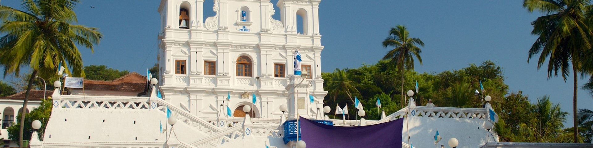 Panaji showing street scenes