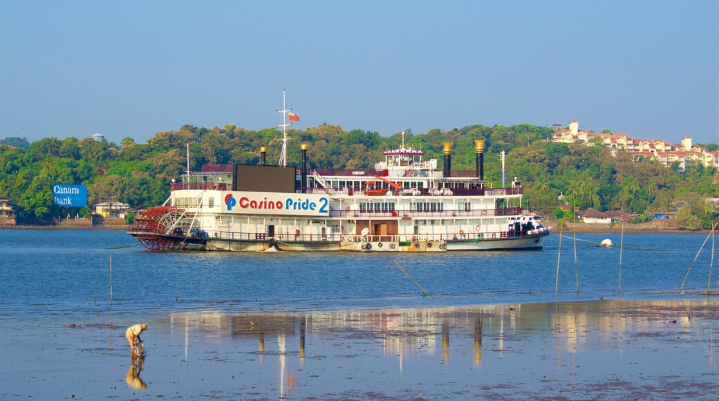 Panaji som viser båter og elv eller bekk