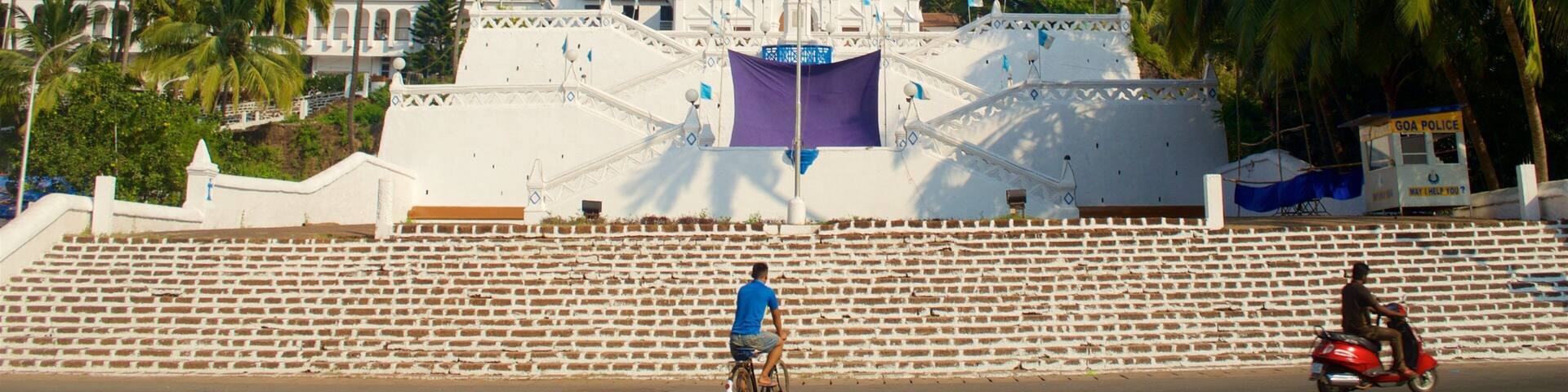 Panaji featuring street scenes and tropical scenes