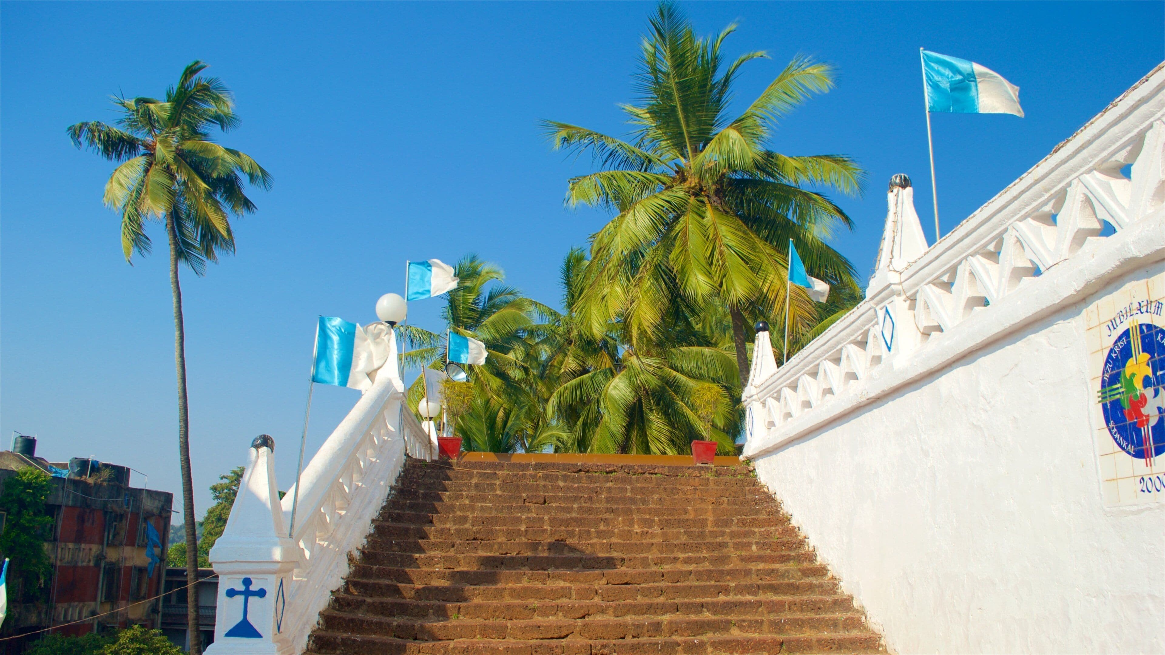 Panaji which includes street scenes and tropical scenes