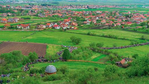 Pilgrims making their way up the hill for the pilgrimage in Sumuleu Ciuc. #alwayswanderlust
Read more: http://www.alwayswanderlust.com/a-pilgrimage-in-harghitas-csiksomlyo/