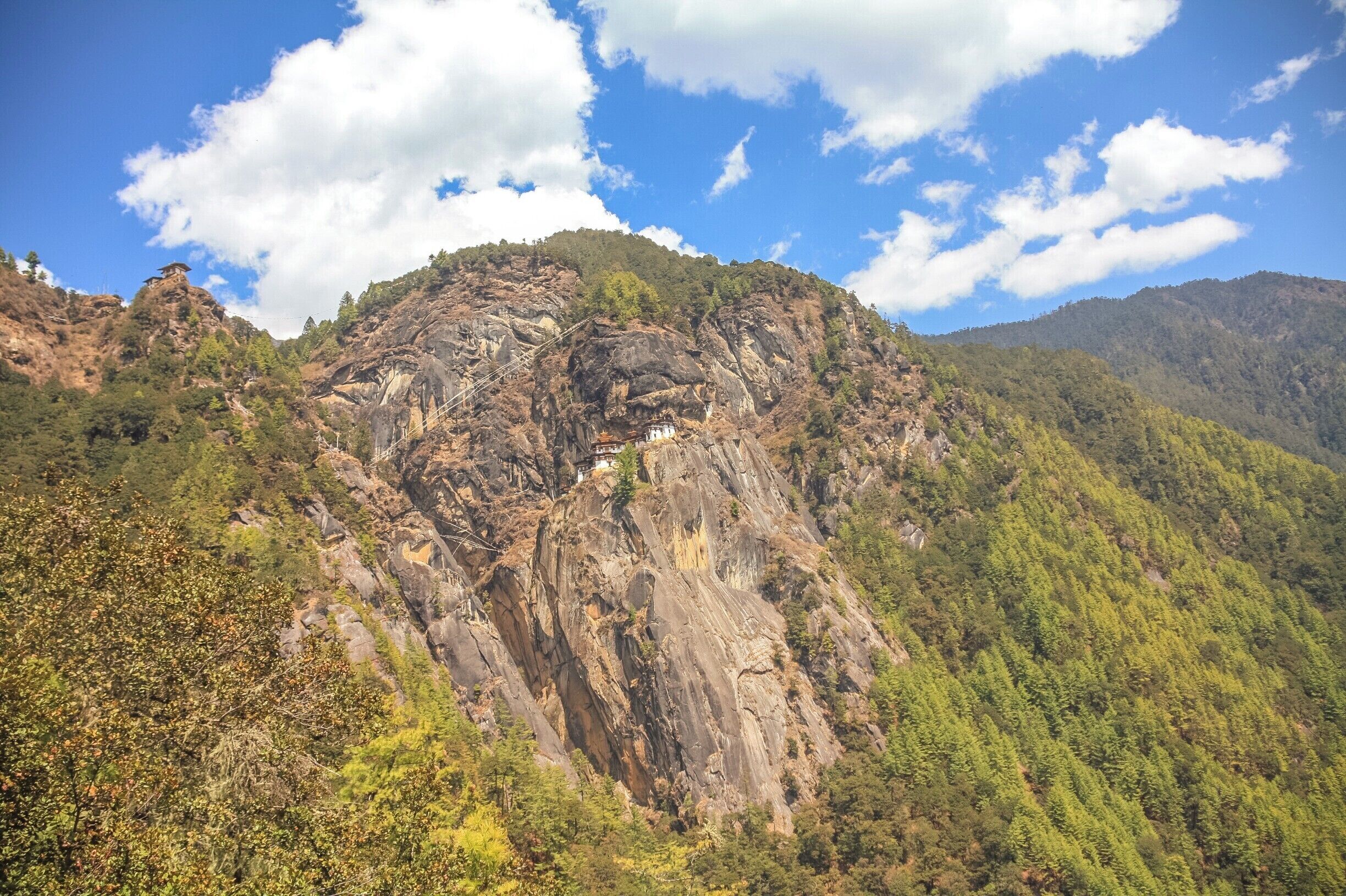 #stunningstructures #paro #bhutan #himalayas #tigersnest #parotaktsang 

You can see the Tigers nest monastery perched on a vertical cliffside. It's believed that Guru Rinpoche flew from Tibet to here on the back of a tigress to meditate for 3 months. This gravity defying monastery is at an altitude of 3120 meters (10,000 feet) and built right into a vertical cliff with a sheer drop below. Should be considered as one of the seven wonders of the world 