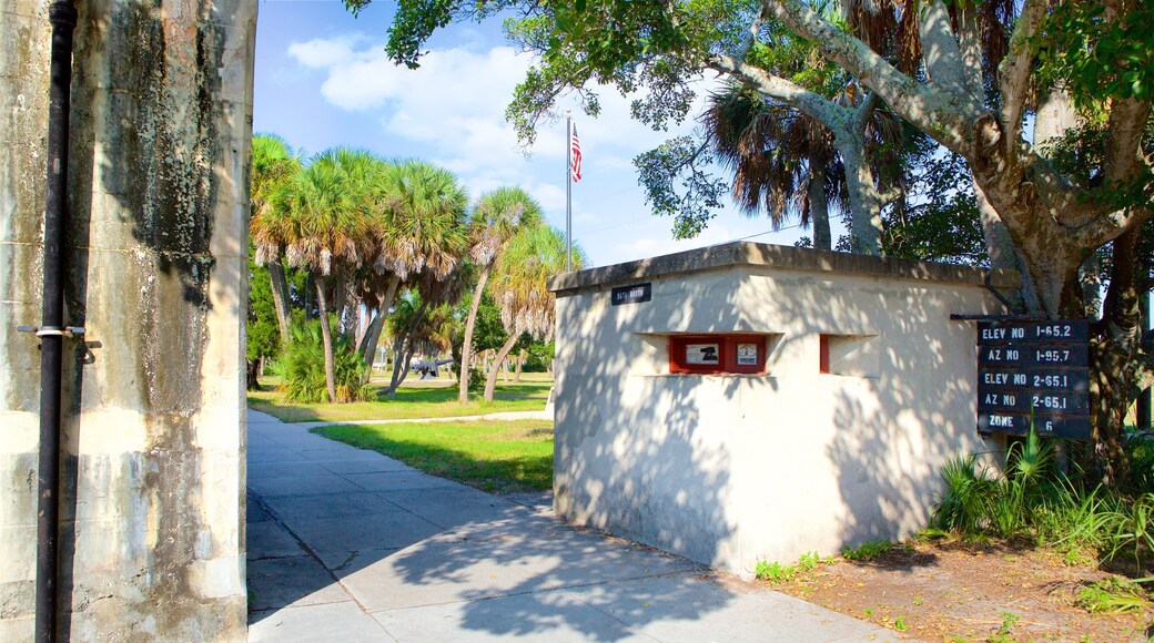 Fort De Soto Park featuring a garden