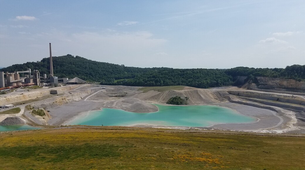 A fantasy teal lake in an abandoned quarry
#adventure