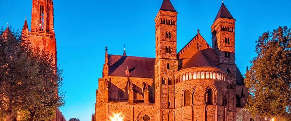 Sint-Servaasbasiliek is a church building in the historic center of Maastricht, located between three squares: Vrijthof, Emperor Charles Square and Henric van Veldekeplein. The church is believed to be built on the grave of Saint Servaas and is considered to be the oldest still existing church in the Netherlands. The large, three-legged crucifix is largely built in Romanesque style using coal sandstone and marl. The church building functions as a parish church of the Roman Catholic Saint Servaas parish and is also the dekenate church of Maastricht. Since 1985, the church has been renamed the basilica minor (basilica). The basilica is a national monument and belongs to the "Top 100 of the National Service for the Monument Care" of 1990. The church, monasteries and treasures are open daily for public and paid for viewing.
This picture was taken from the Vrijthof. One off the squares around the basilica. It's a lang exposure shot during the end of the blue hour.
#maastricht #south_limburg #dutch #holland #netherlands #tourism #church #square #basilica #RainerPhoto #beautiful #old #historical #building #architecture #famous #landmark #blue_hour #long_exposure #vvv #religion #religious #romanesque #masonry #medieval #monument #travel #vrijthof #wall #symbol #chapel #cathedral #baroque #holly