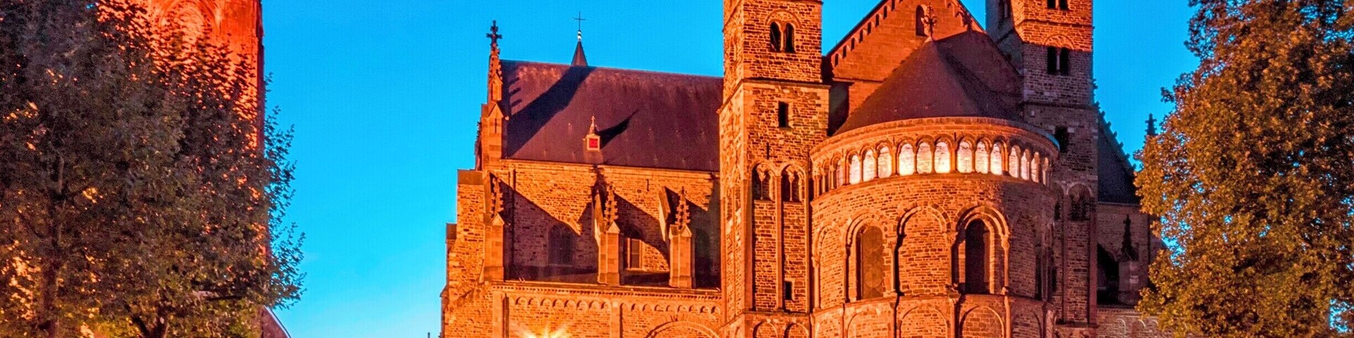 Sint-Servaasbasiliek is a church building in the historic center of Maastricht, located between three squares: Vrijthof, Emperor Charles Square and Henric van Veldekeplein. The church is believed to be built on the grave of Saint Servaas and is considered to be the oldest still existing church in the Netherlands. The large, three-legged crucifix is largely built in Romanesque style using coal sandstone and marl. The church building functions as a parish church of the Roman Catholic Saint Servaas parish and is also the dekenate church of Maastricht. Since 1985, the church has been renamed the basilica minor (basilica). The basilica is a national monument and belongs to the "Top 100 of the National Service for the Monument Care" of 1990. The church, monasteries and treasures are open daily for public and paid for viewing.
This picture was taken from the Vrijthof. One off the squares around the basilica. It's a lang exposure shot during the end of the blue hour.
#maastricht #south_limburg #dutch #holland #netherlands #tourism #church #square #basilica #RainerPhoto #beautiful #old #historical #building #architecture #famous #landmark #blue_hour #long_exposure #vvv #religion #religious #romanesque #masonry #medieval #monument #travel #vrijthof #wall #symbol #chapel #cathedral #baroque #holly