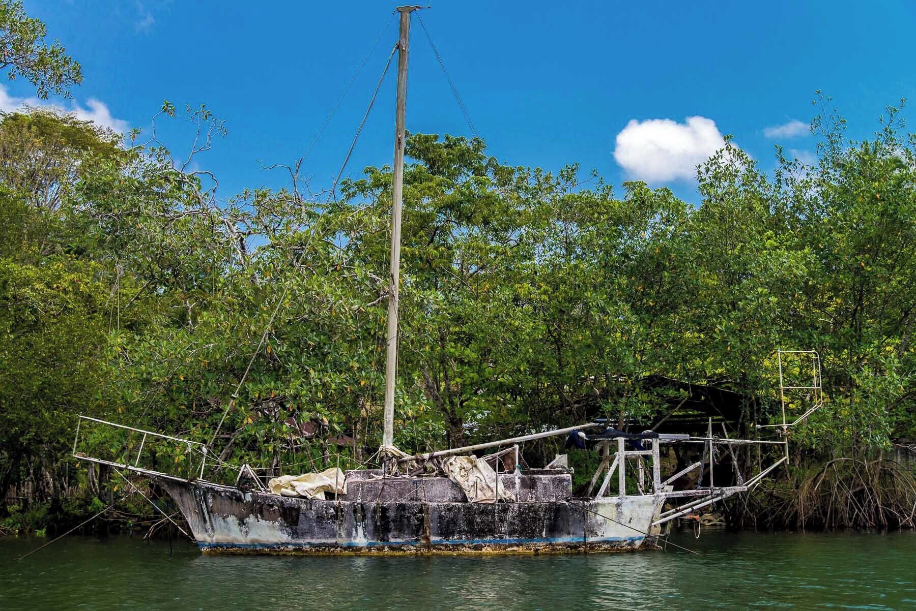 Abandoned yacht in Guatemala´s popular "hurricane hole", the Rio Dulce ( e.g. a (more or less) safe water inland from the Carribean coast)