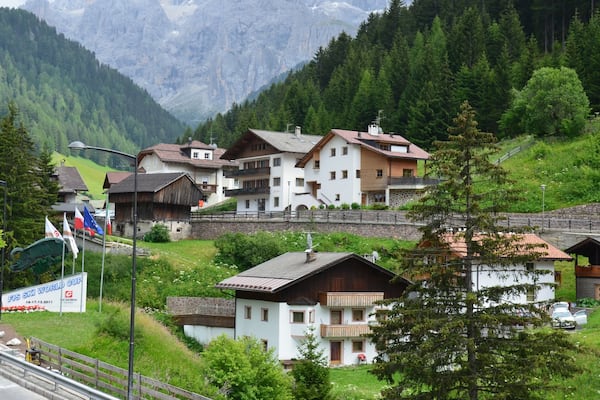 Wolkenstein in Gröden welches beinhaltet Kleinstadt oder Dorf
