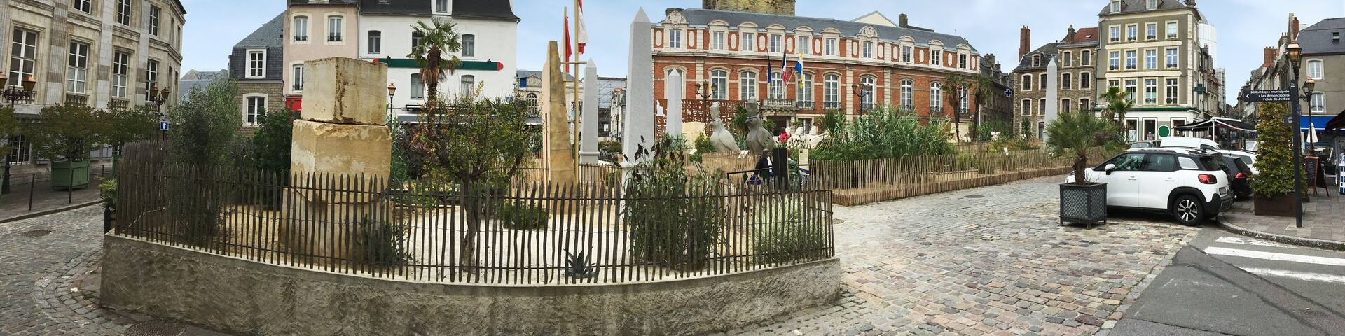 Belfry of Boulogne-sur-Mer, town hall and Palais Impérial at place godefroy-de-bouillon, Ville fortifiée, Boulogne-sur-Mer, Pas-de-Calais, Hauts-de-France, France
