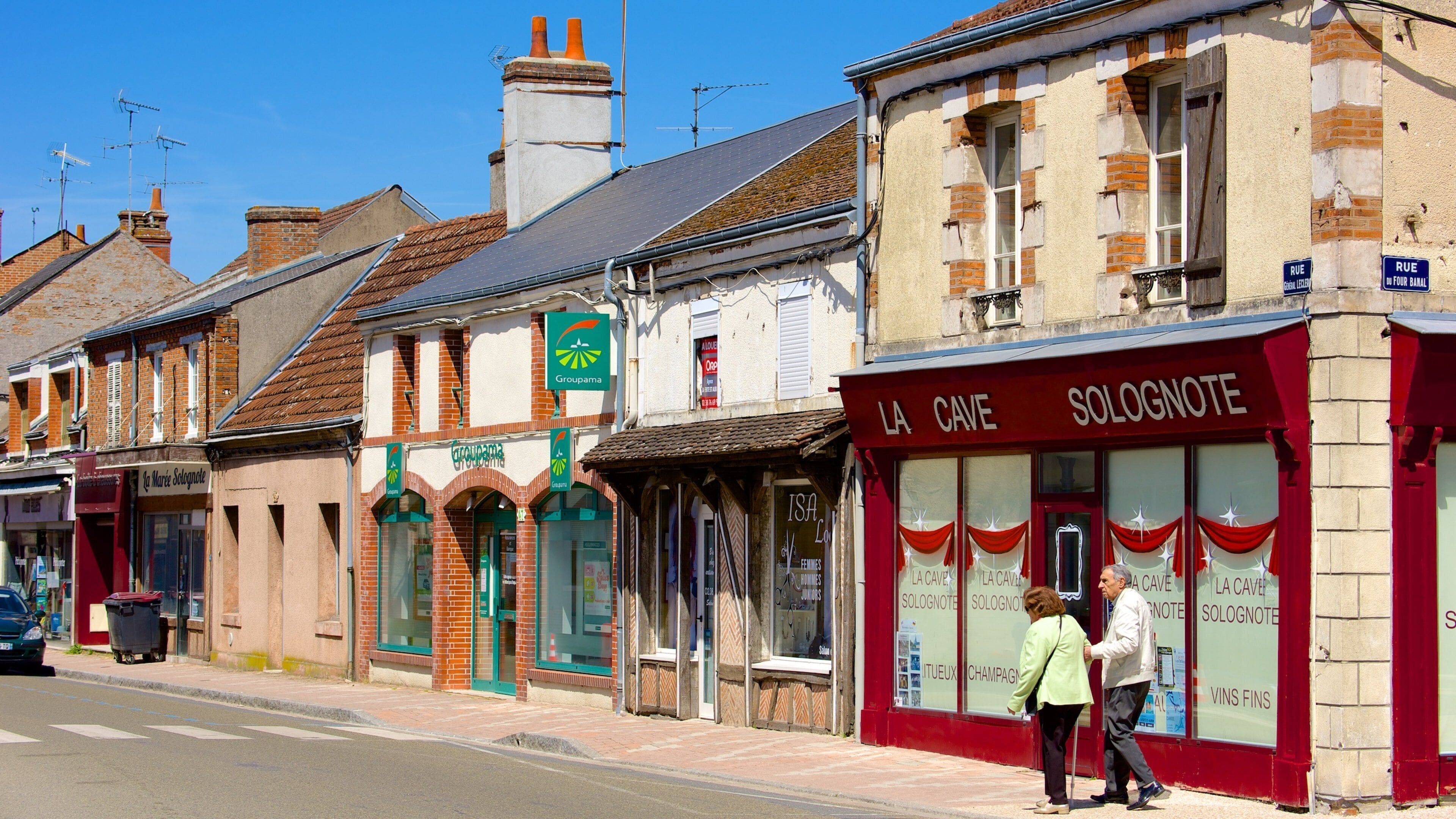 La Ferte-Saint-Aubin 设有 看板 以及 佳偶