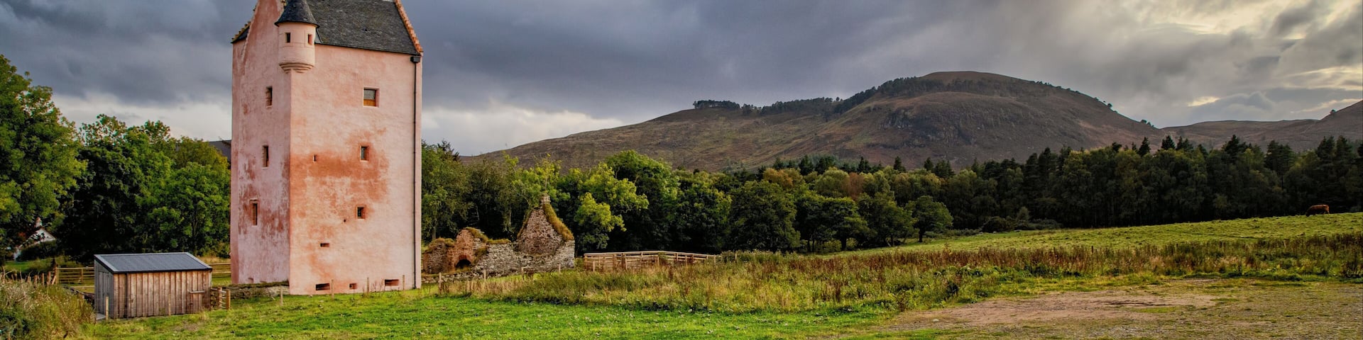 fairburn tower in schottland - turm von rapunzel
