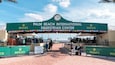 Ingången till Palm Beach International Equestrian Center, med flaggor och Rolex-logotyper.