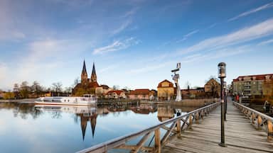 Neuruppin mit der Klosterkirche Sankt Trinitatis im Hintergrund