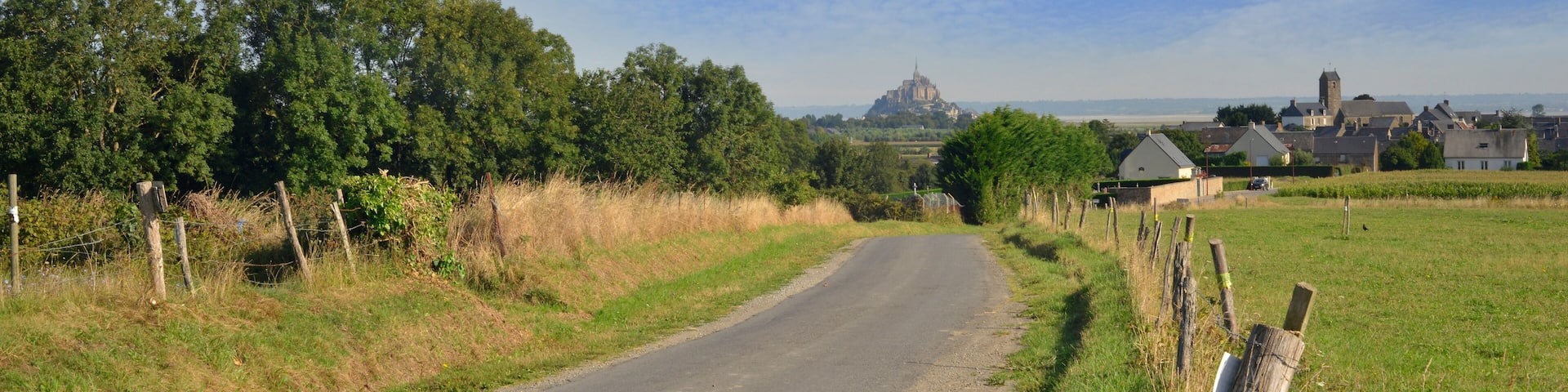 Panoramique le Mont-Saint-Michel (Ardevon 50170 Pontorson) au bout de la route, département de la Manche en région Normandie, France