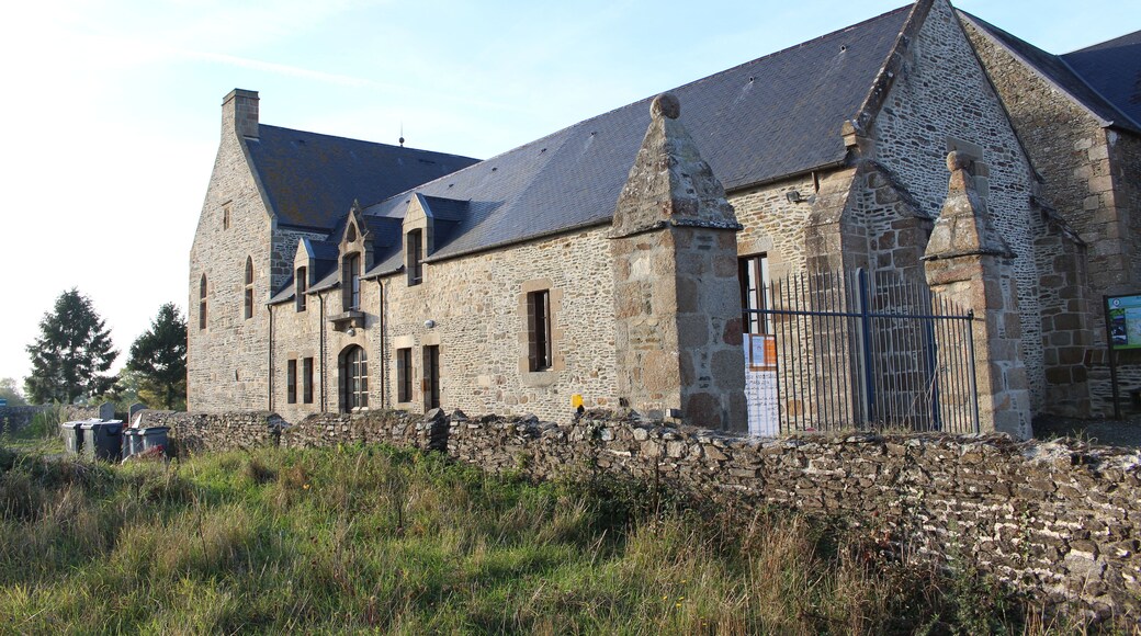 This building is indexed in the Base Mérimée, a database of architectural heritage maintained by the French Ministry of Culture, under the reference PA00110546 .