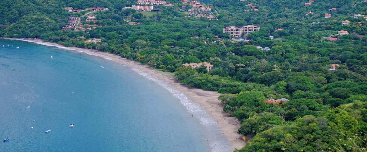 A birds eye view of the white sand beach of Playa Hermosa.
http://www.divebuddies4life.com/playa-del-coco-snorkeling-spots/