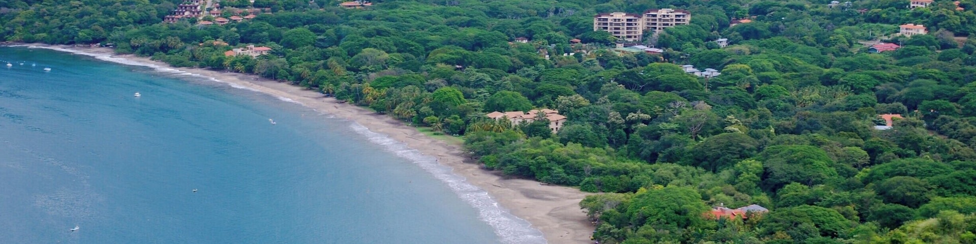 A birds eye view of the white sand beach of Playa Hermosa.
http://www.divebuddies4life.com/playa-del-coco-snorkeling-spots/