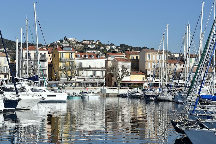 Europe, France, côte d'azur, Golfe juan, cette station balnéaire et son port de plaisance ont su garder un caractère authentique.
